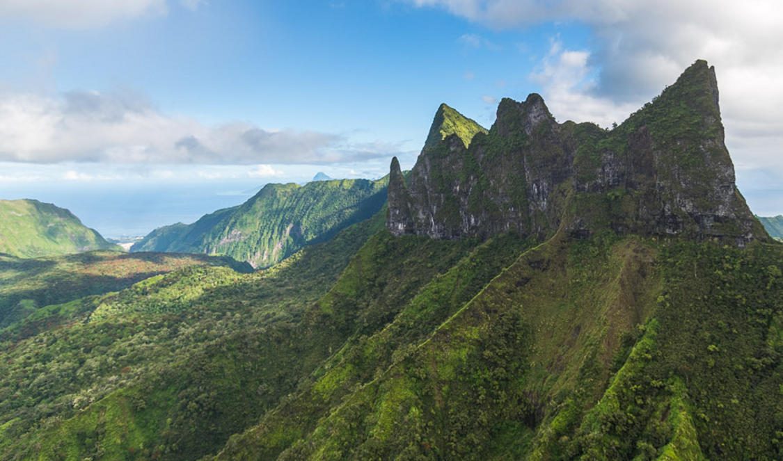 tour en hélicoptère avec vue sur le diadème à Tahiti en polynesie